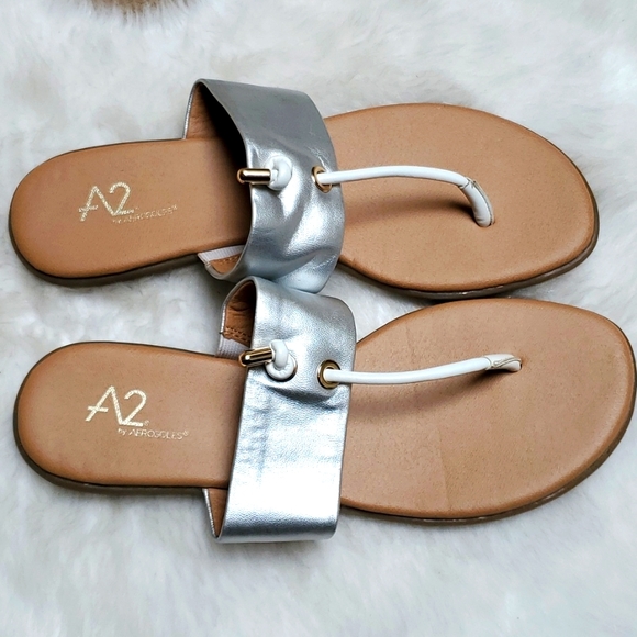 A2 by Aerosoles Size 8.5 Chlear View Metallic Sandals - Picture 2 of 4